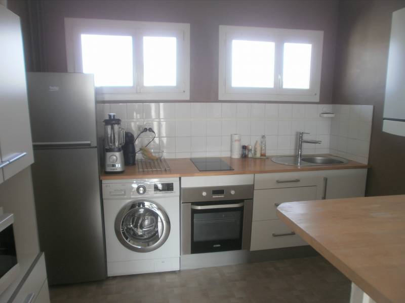 A vendre LOUVIERS appartement avec cuisine ouverte aménagée et recente