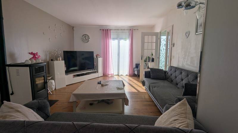 Maison familiale à vendre à Val-de-Reuil – 110 m² avec jardin et garage