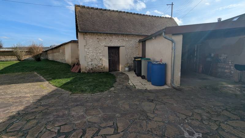 Maison indépendante avec jardin et bâtiment - Louviers