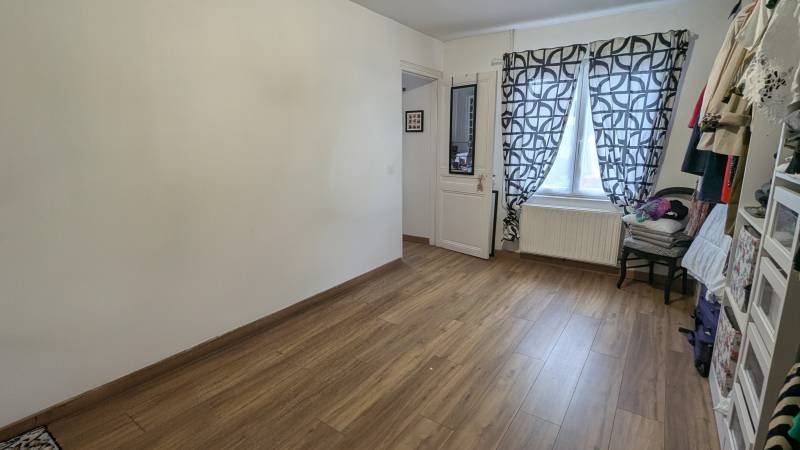 Maison normande vivable de plain-pied avec nombreuses dépendances - Iville (27)