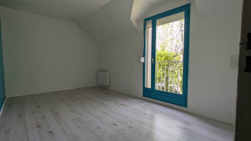 Maison à vendre Val-de-Reuil – 107 m² – 3 chambres – Jardin – Garage – Proche gare