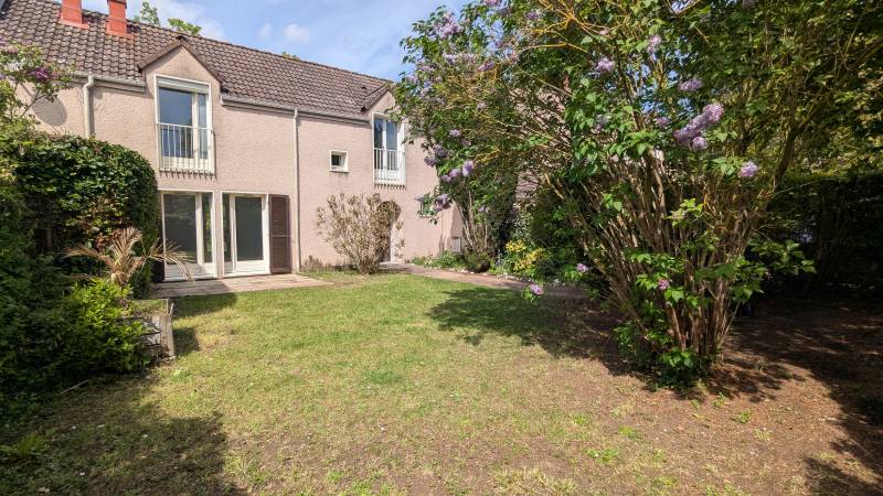 Maison à vendre Val-de-Reuil – 107 m² – 3 chambres – Jardin – Garage – Proche gare