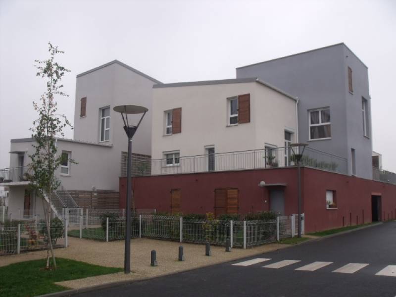 A vendre appartement F3 en duplex avec terrasse dans une résidence sécurisée à Val de Reuil