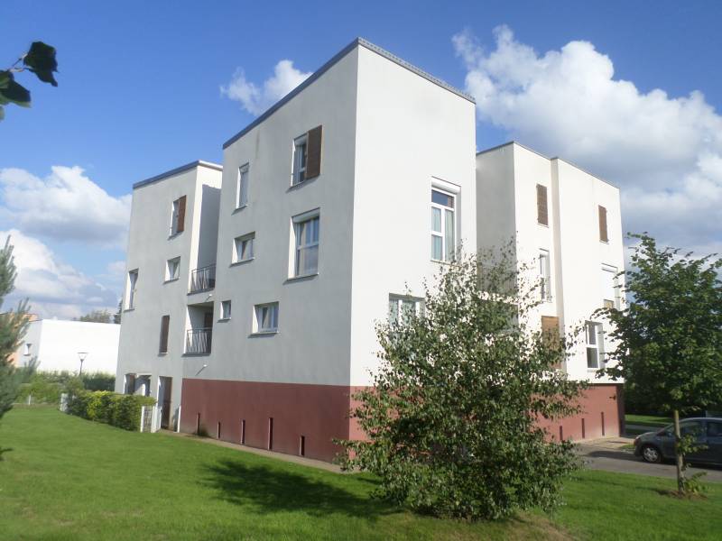 à vendre appartement avec 3 chambres  et jardin  à Val de Reuil 27100
