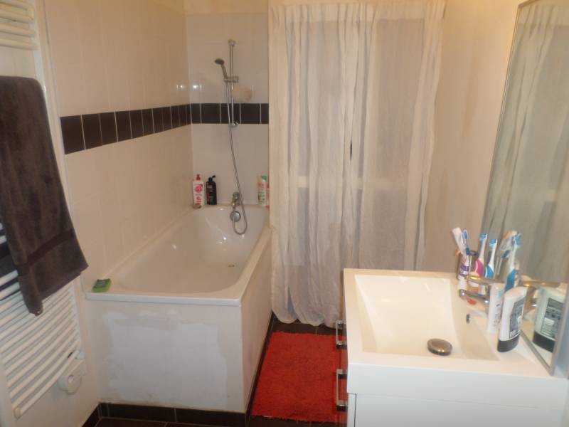 Vends appartement de 65 m² avec 2 chambres sur la commune de saint Pierre du vauvray (27430)