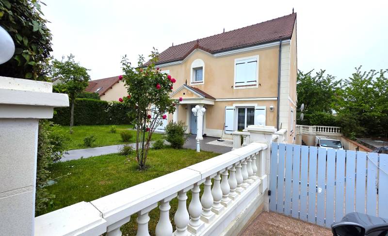 Maison familiale 260 m² avec 5 chambres et potentiel à Val-de-Reuil