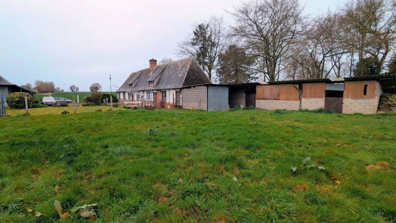 Maison normande vivable de plain-pied avec nombreuses dépendances - Iville (27)