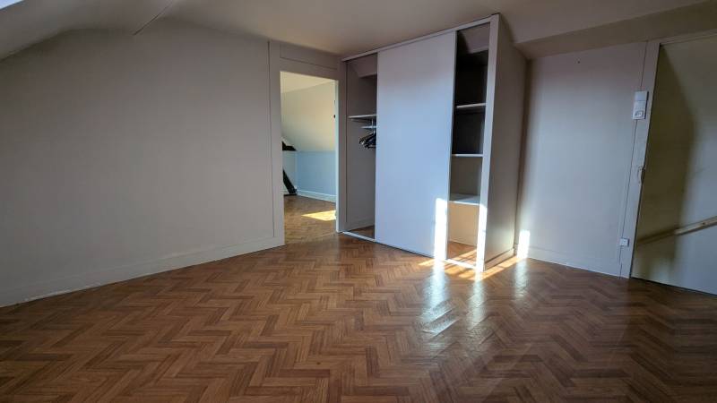 Maison indépendante avec jardin et bâtiment - Louviers