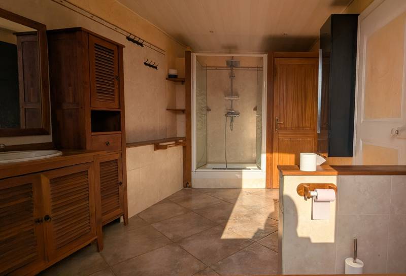 Maison indépendante avec jardin et bâtiment - Louviers